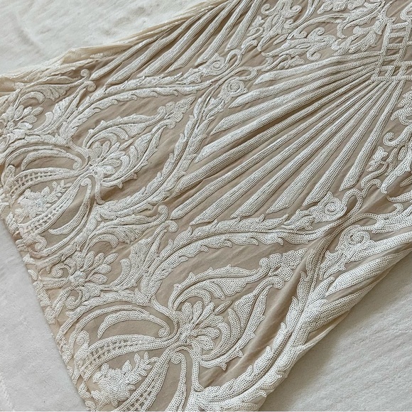 tailored white sequin fitted mermaid silhouette maxi dress - Picture 4 of 4